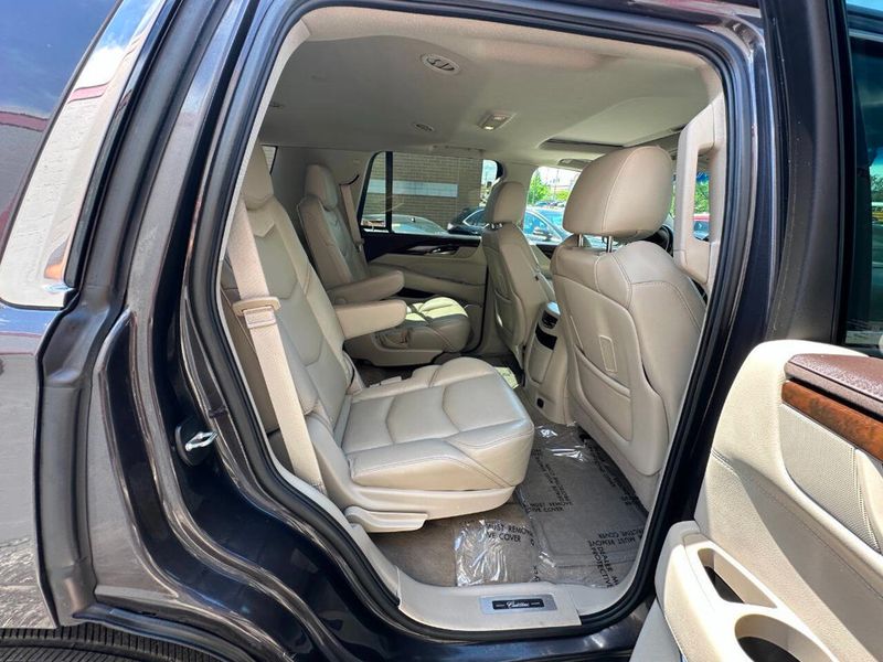 2017 Cadillac Escalade 4WD 4dr Luxury - 22875056 - 21