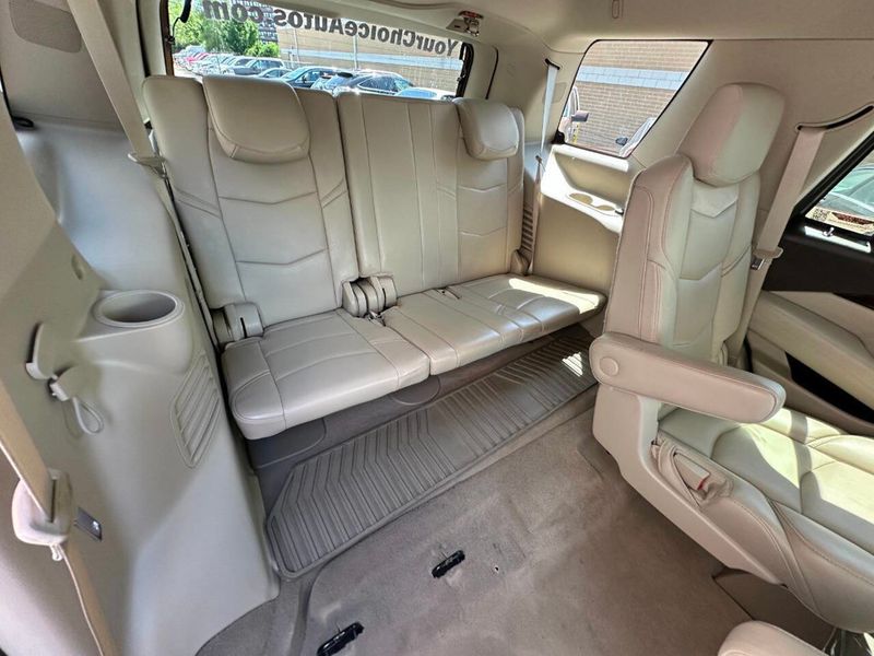 2017 Cadillac Escalade 4WD 4dr Luxury - 22875056 - 23