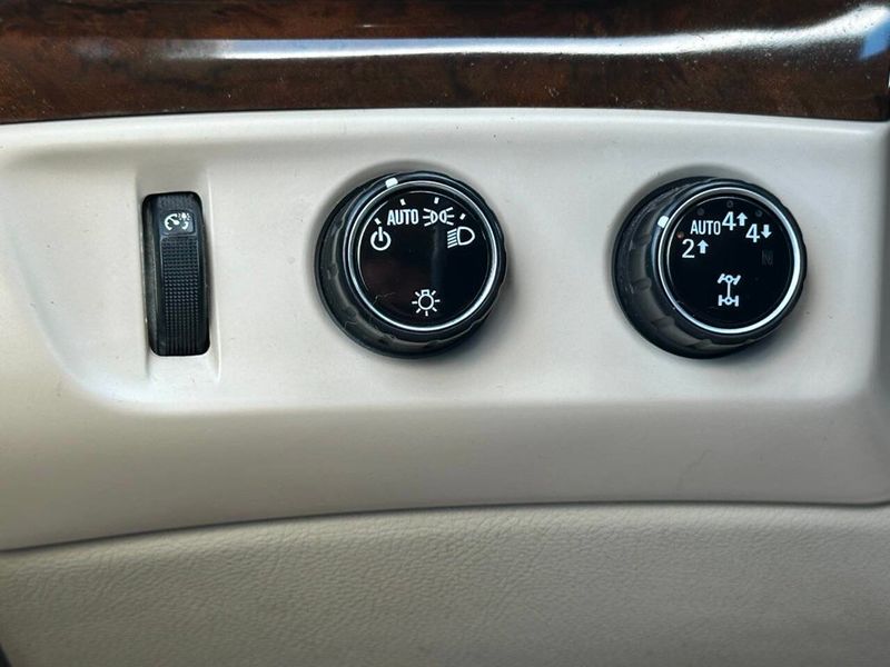 2017 Cadillac Escalade 4WD 4dr Luxury - 22875056 - 36