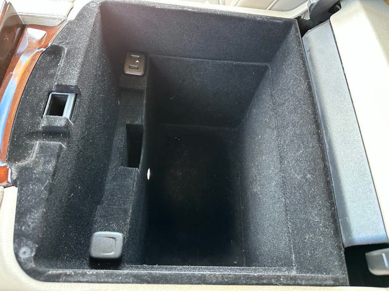 2017 Cadillac Escalade 4WD 4dr Luxury - 22875056 - 46