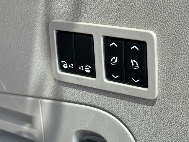 2017 Cadillac Escalade 4WD 4dr Luxury - 22875056 - 5