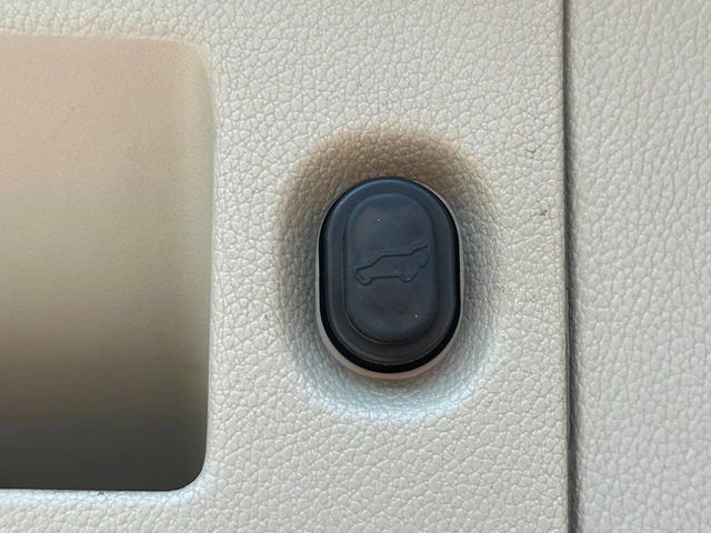 2017 Cadillac Escalade 4WD 4dr Luxury - 22875056 - 7