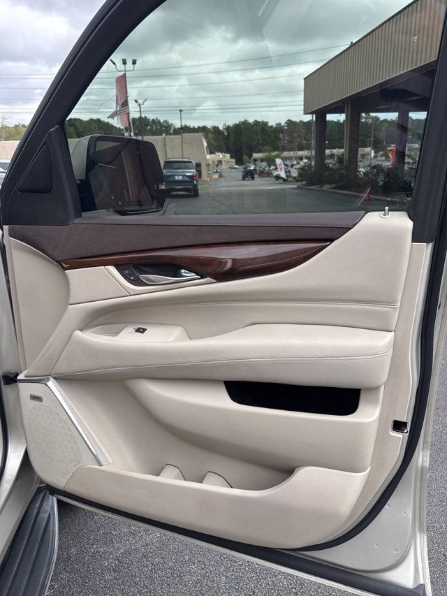 2017 Cadillac Escalade 4WD 4dr Luxury - 22907896 - 14