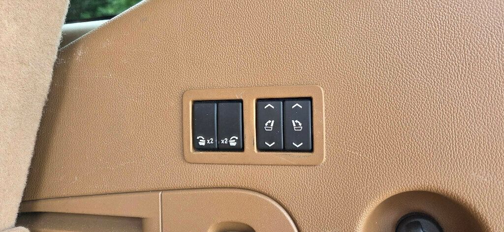 2017 Cadillac Escalade 4WD 4dr Platinum - 22910088 - 17