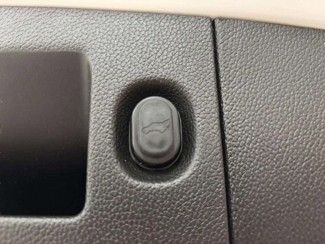 2017 Cadillac Escalade 4WD 4dr Premium Luxury - 22952543 - 16