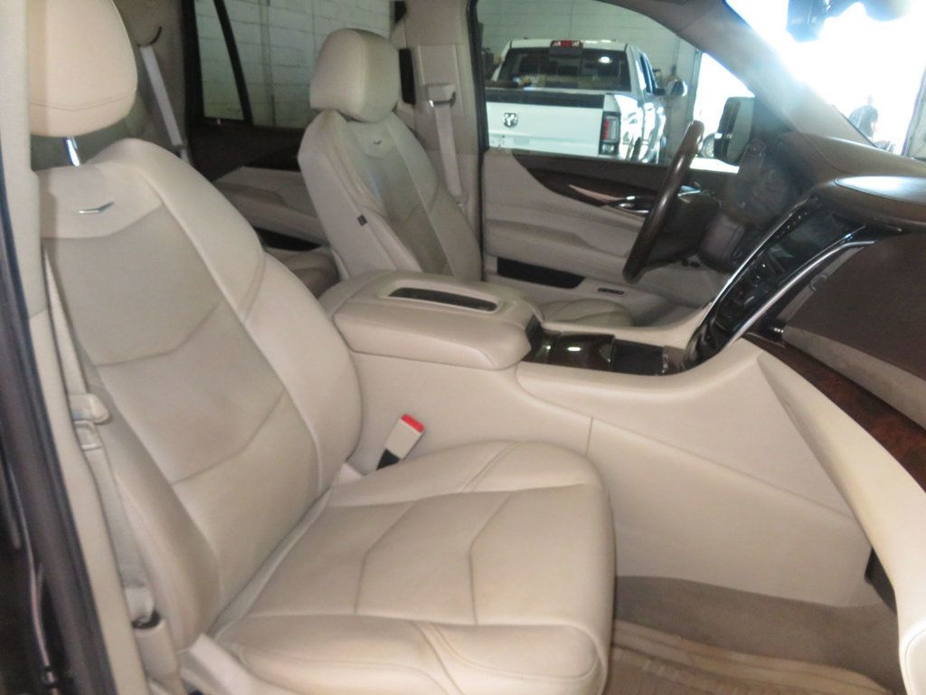 2017 Cadillac Escalade EXTRA CLEAN ESCALDE 3RD ROW SEAT LOW MILES 2 OWNER BLACK BEAUTY  - 22938570 - 33