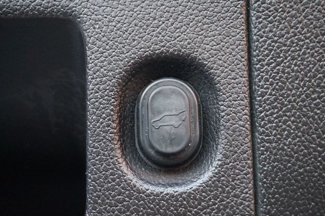 2017 Cadillac Escalade PREMIUM LUXUXRY, 4X4, PREMIUM WHEELS, MOON ROOF, 3RD ROW SEATING - 23100112 - 11