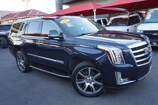 2017 Cadillac Escalade PREMIUM LUXUXRY, 4X4, PREMIUM WHEELS, MOON ROOF, 3RD ROW SEATING - 23100112 - 1