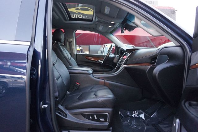 2017 Cadillac Escalade PREMIUM LUXUXRY, 4X4, PREMIUM WHEELS, MOON ROOF, 3RD ROW SEATING - 23100112 - 22