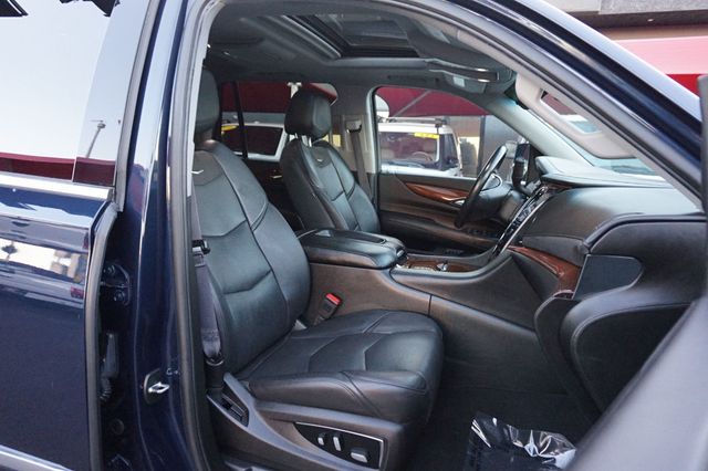 2017 Cadillac Escalade PREMIUM LUXUXRY, 4X4, PREMIUM WHEELS, MOON ROOF, 3RD ROW SEATING - 23100112 - 23