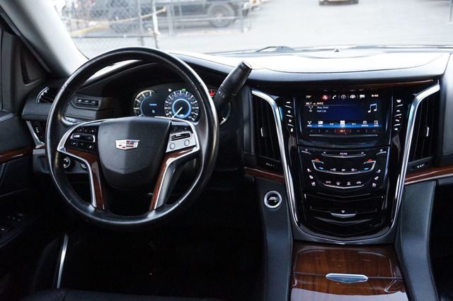 2017 Cadillac Escalade PREMIUM LUXUXRY, 4X4, PREMIUM WHEELS, MOON ROOF, 3RD ROW SEATING - 23100112 - 47