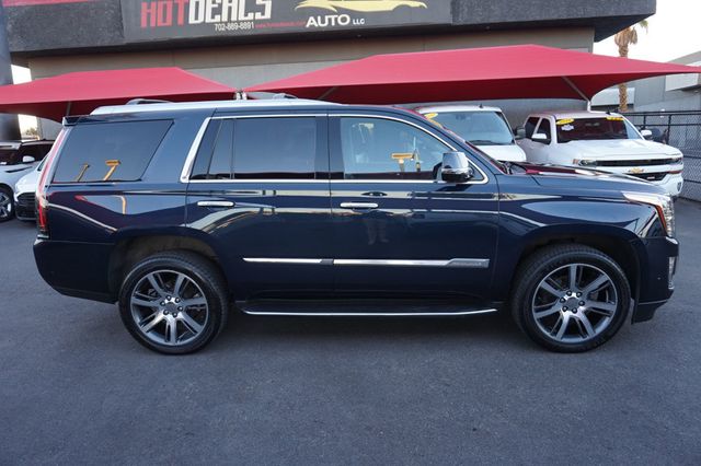 2017 Cadillac Escalade PREMIUM LUXUXRY, 4X4, PREMIUM WHEELS, MOON ROOF, 3RD ROW SEATING - 23100112 - 4
