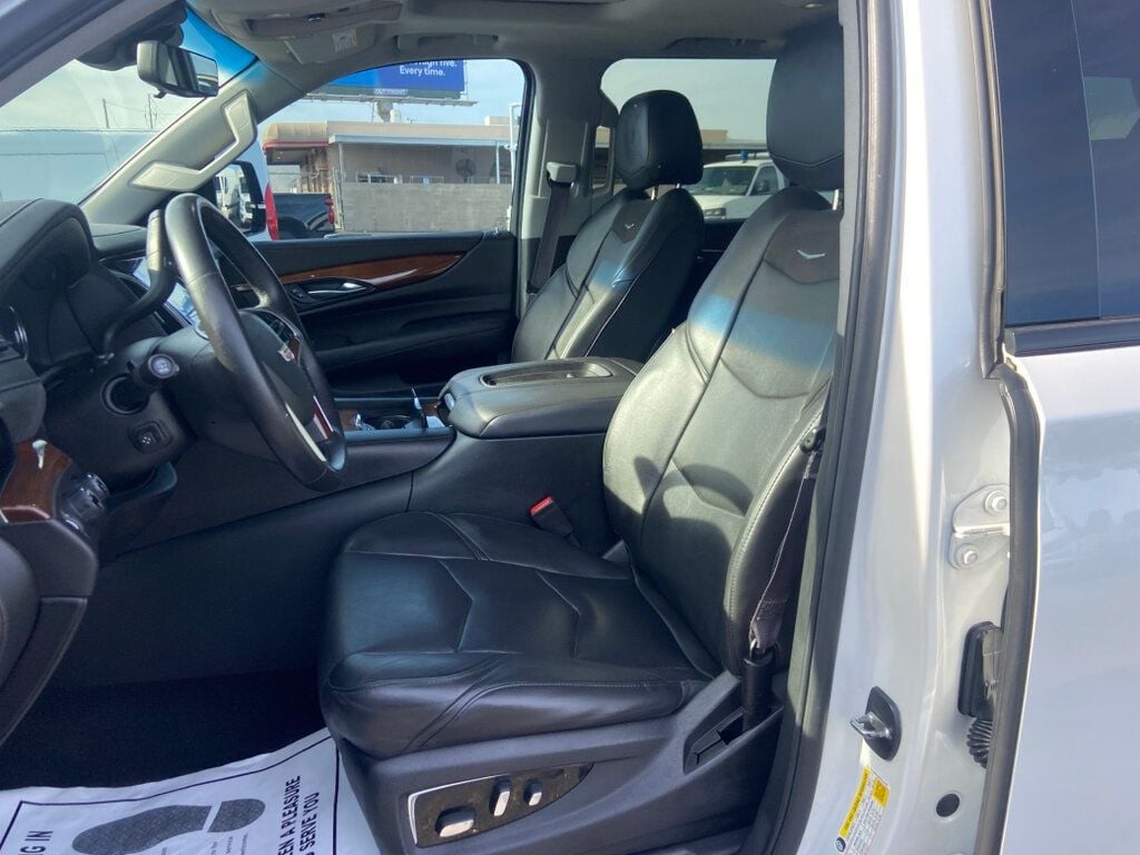 2017 Cadillac Escalade ESV Luxury photo 10