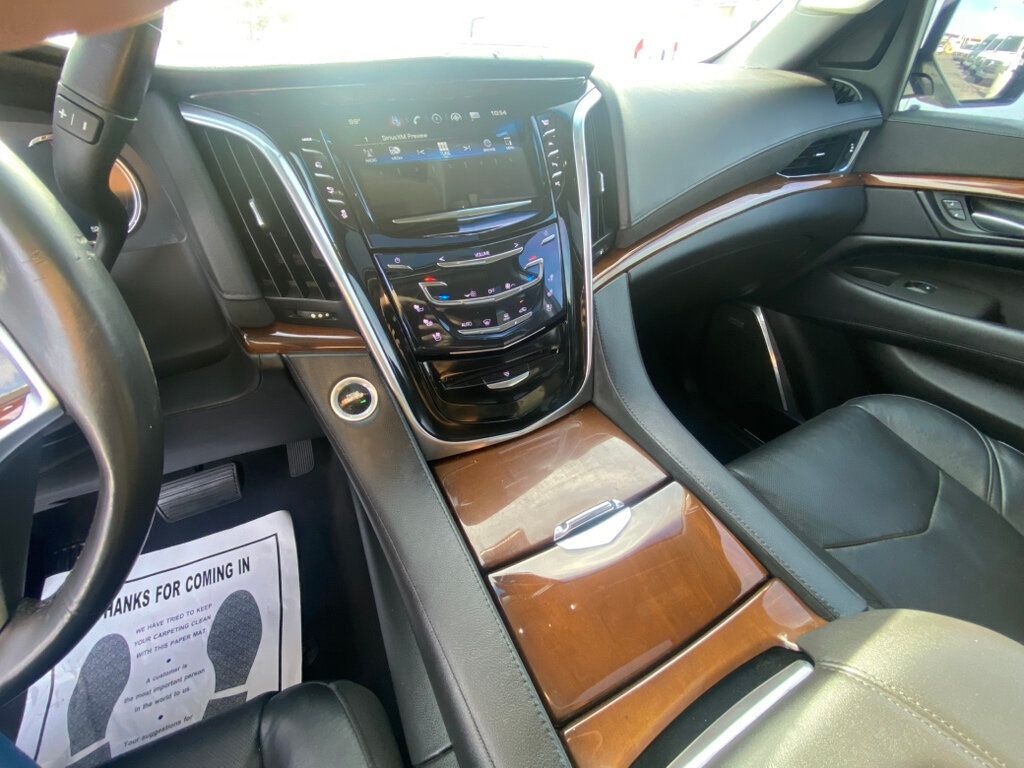 2017 Cadillac Escalade ESV Luxury photo 17