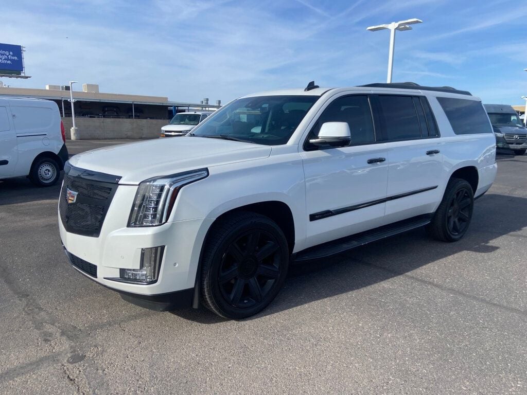 2017 Cadillac Escalade ESV Luxury photo 2