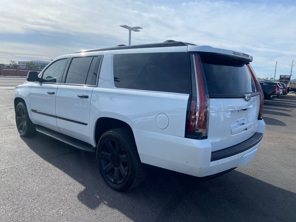 2017 Cadillac Escalade ESV Luxury photo 4
