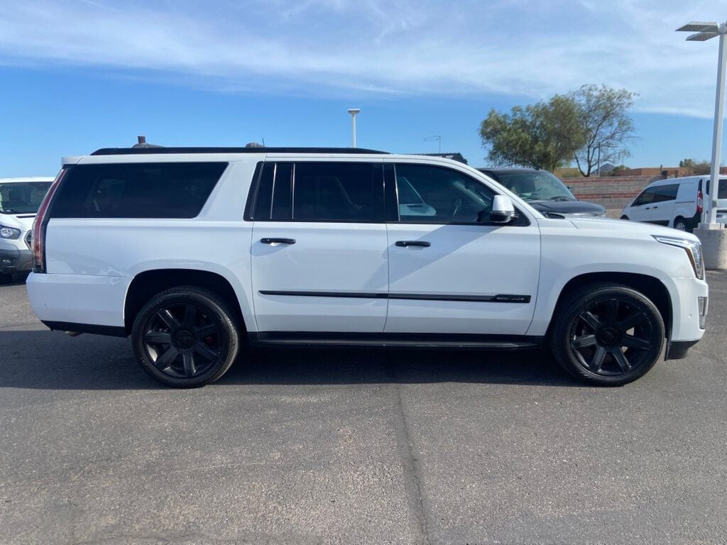 2017 Cadillac Escalade ESV Luxury photo 7