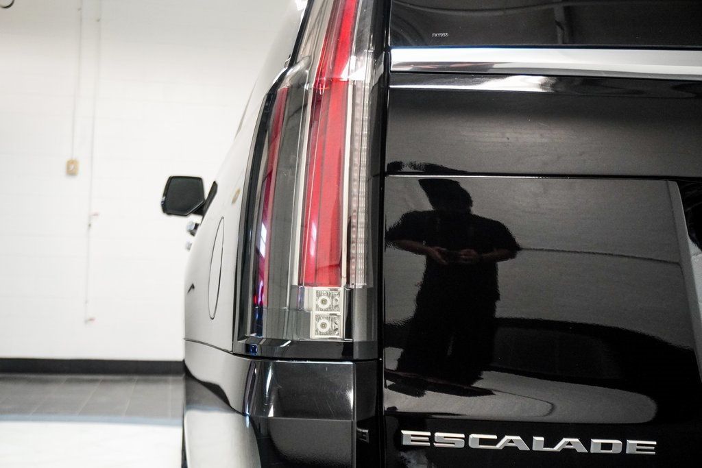 2017 Cadillac Escalade ESV Luxury photo 12