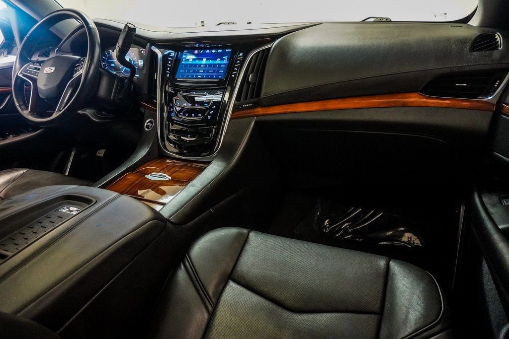 2017 Cadillac Escalade ESV Luxury photo 23