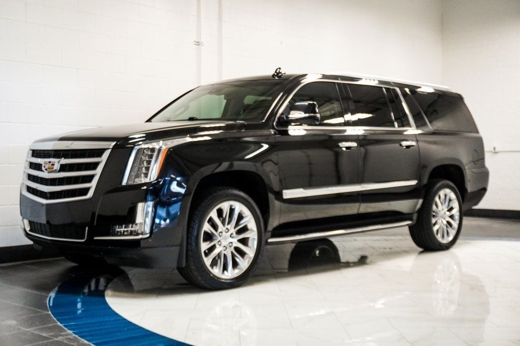2017 Cadillac Escalade ESV Luxury photo 2