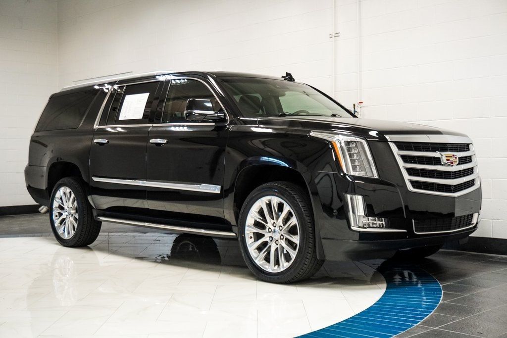 2017 Cadillac Escalade ESV Luxury photo 3