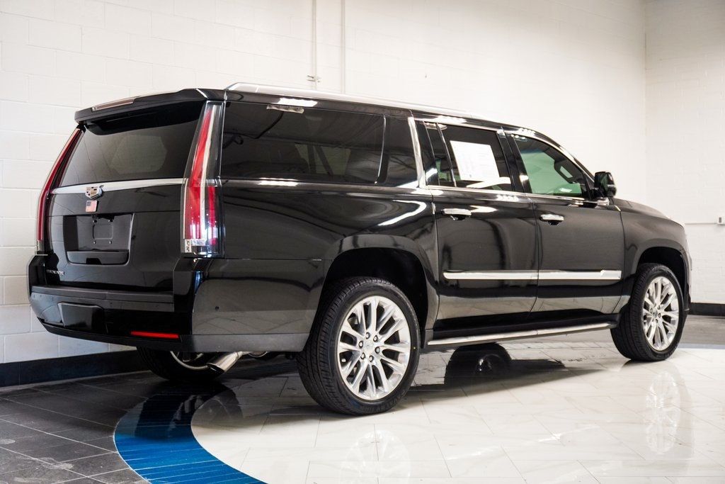 2017 Cadillac Escalade ESV Luxury photo 4
