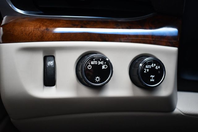 2017 Cadillac Escalade ESV 4WD 4dr Luxury - 22983224 - 50