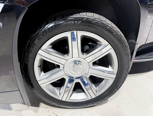 2017 Cadillac Escalade ESV 4WD 4dr Luxury - 22930735 - 1
