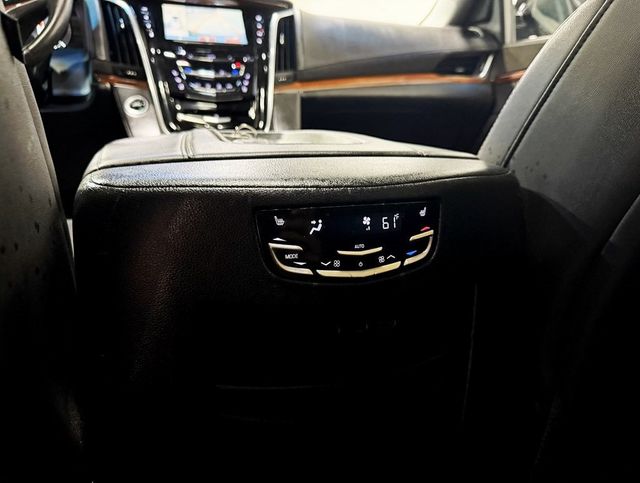 2017 Cadillac Escalade ESV 4WD 4dr Luxury - 22930735 - 42