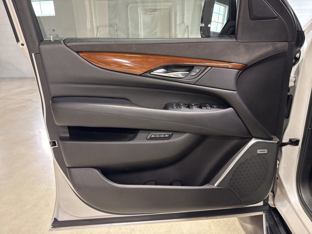 2017 Cadillac Escalade ESV 4WD 4dr Luxury - 23007338 - 34