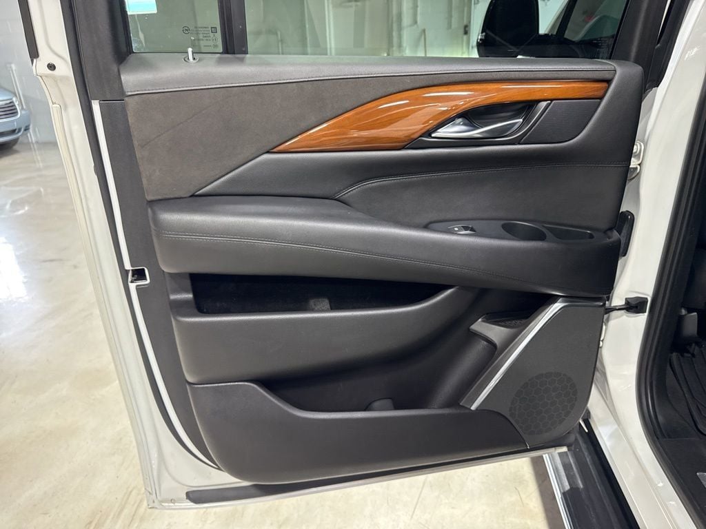 2017 Cadillac Escalade ESV 4WD 4dr Luxury - 23007338 - 45