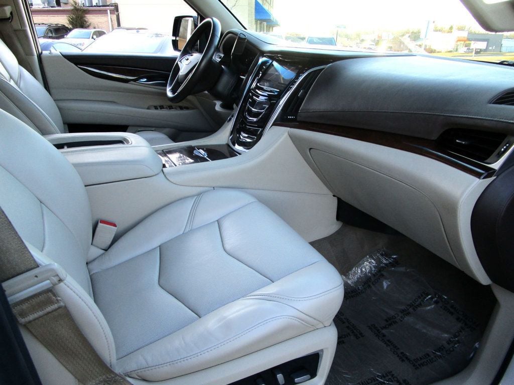 2017 Cadillac Escalade ESV 4WD 4dr Luxury - 22989325 - 13