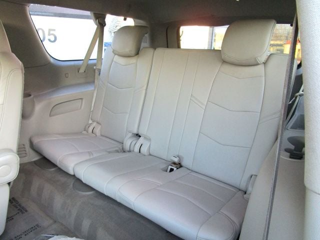 2017 Cadillac Escalade ESV 4WD 4dr Luxury - 22989325 - 18