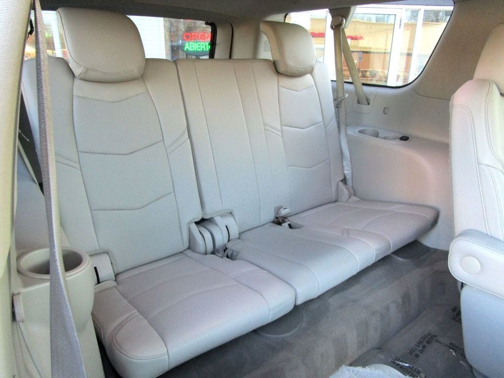 2017 Cadillac Escalade ESV 4WD 4dr Luxury - 22989325 - 19