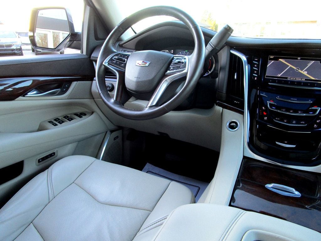 2017 Cadillac Escalade ESV 4WD 4dr Luxury - 22989325 - 20