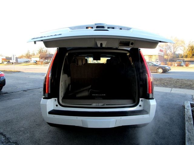 2017 Cadillac Escalade ESV 4WD 4dr Luxury - 22989325 - 39