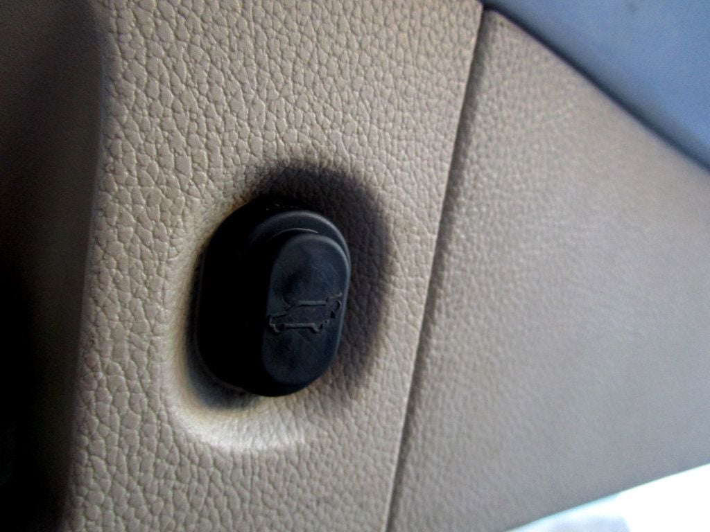 2017 Cadillac Escalade ESV 4WD 4dr Luxury - 22989325 - 40