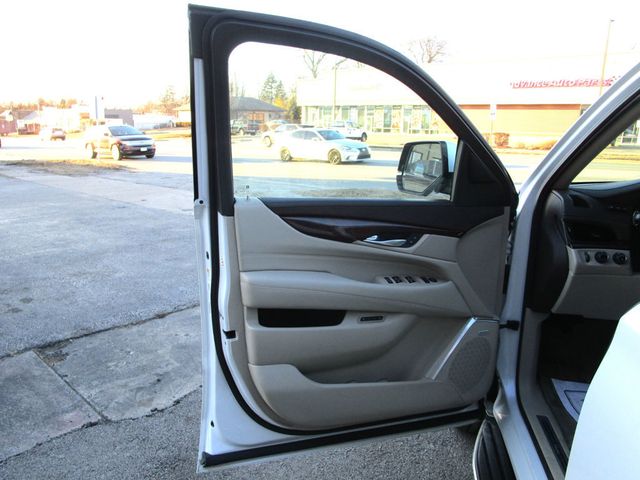 2017 Cadillac Escalade ESV 4WD 4dr Luxury - 22989325 - 41