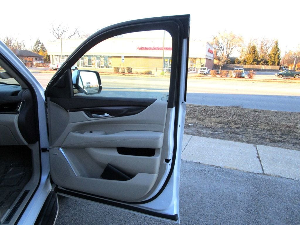 2017 Cadillac Escalade ESV 4WD 4dr Luxury - 22989325 - 42