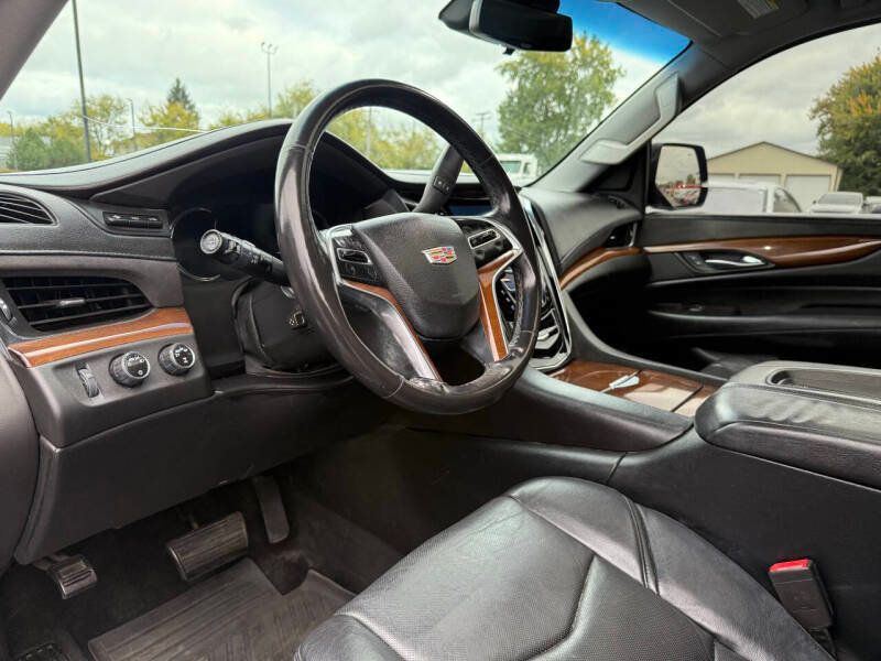 2017 Cadillac Escalade ESV 4WD 4dr Luxury - 22930848 - 10