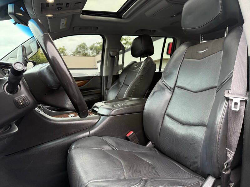 2017 Cadillac Escalade ESV 4WD 4dr Luxury - 22930848 - 11