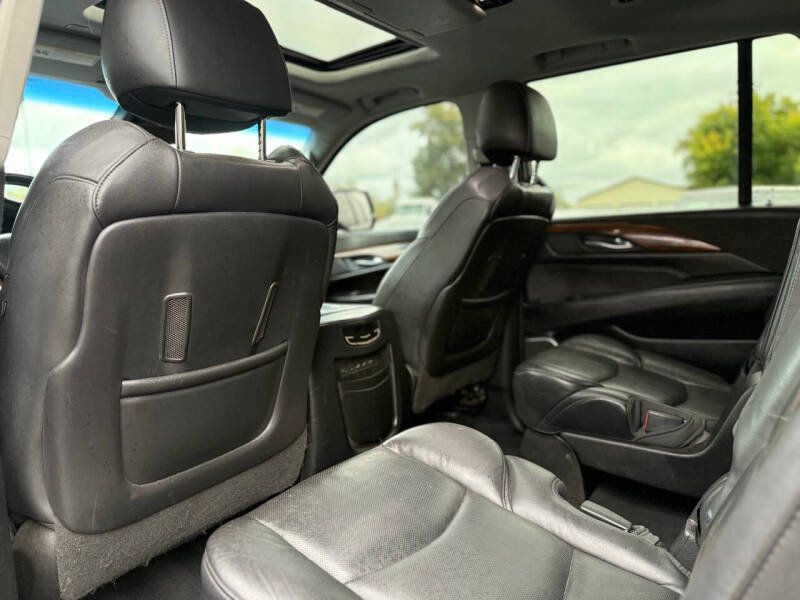 2017 Cadillac Escalade ESV 4WD 4dr Luxury - 22930848 - 12