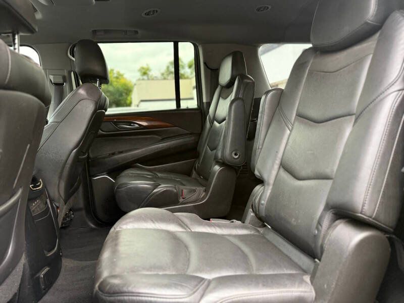 2017 Cadillac Escalade ESV 4WD 4dr Luxury - 22930848 - 13