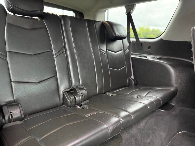 2017 Cadillac Escalade ESV 4WD 4dr Luxury - 22930848 - 16