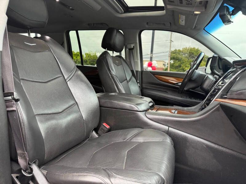 2017 Cadillac Escalade ESV 4WD 4dr Luxury - 22930848 - 18