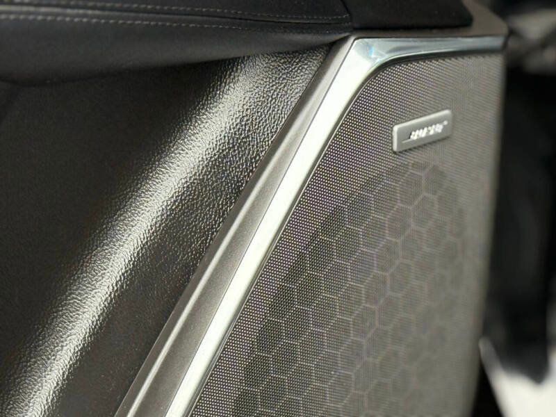 2017 Cadillac Escalade ESV 4WD 4dr Luxury - 22930848 - 19