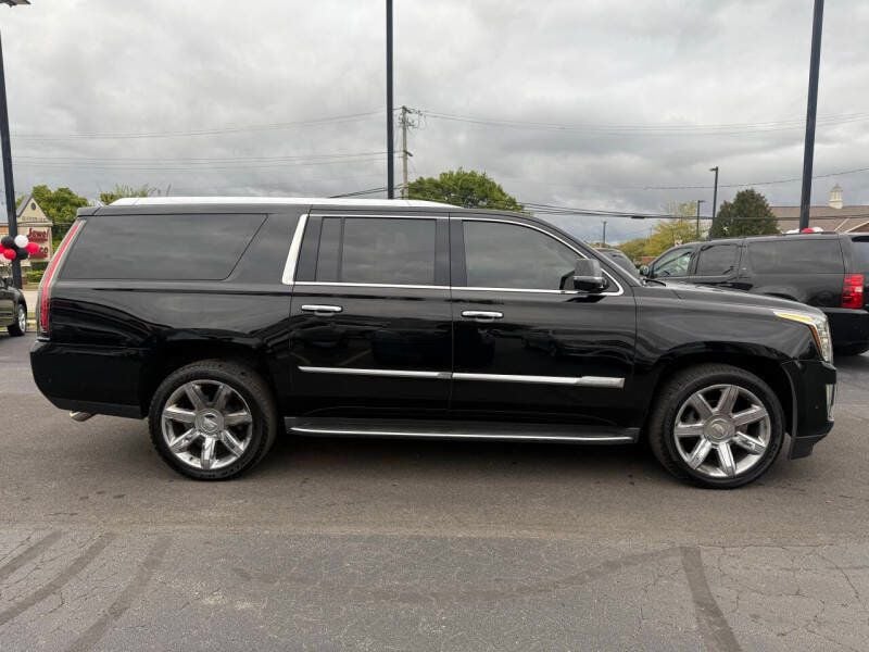 2017 Cadillac Escalade ESV 4WD 4dr Luxury - 22930848 - 3