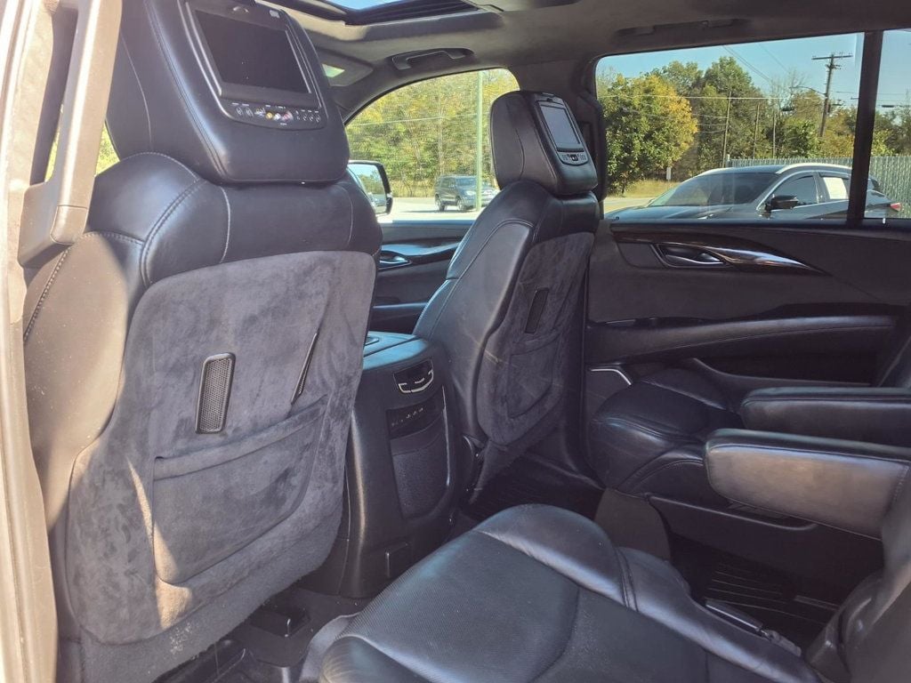 2017 Cadillac Escalade ESV 4WD 4dr Platinum - 23093496 - 17