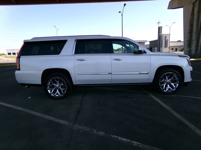 2017 Cadillac Escalade ESV AWD Platinum's photo