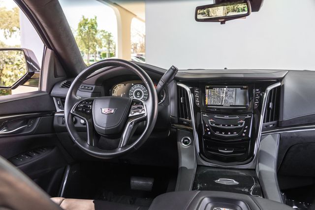 2017 Cadillac Escalade ESV 4WD 4dr Platinum - 23001064 - 16